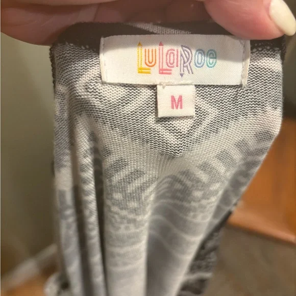 NWOT Women’s LulaRoe Black And White Cardigan. Size Medium - Picture 3 of 4